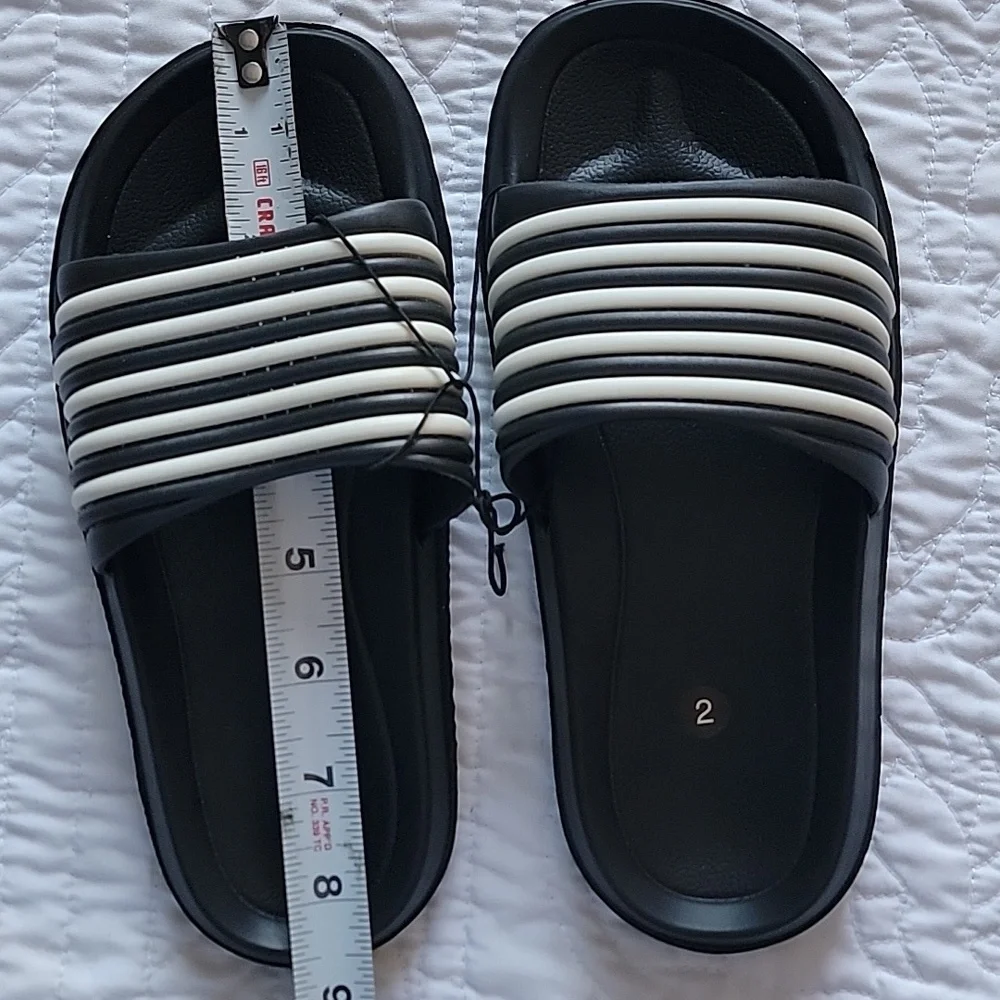 Kids Black & White Rubber Slide Sandals Size 2